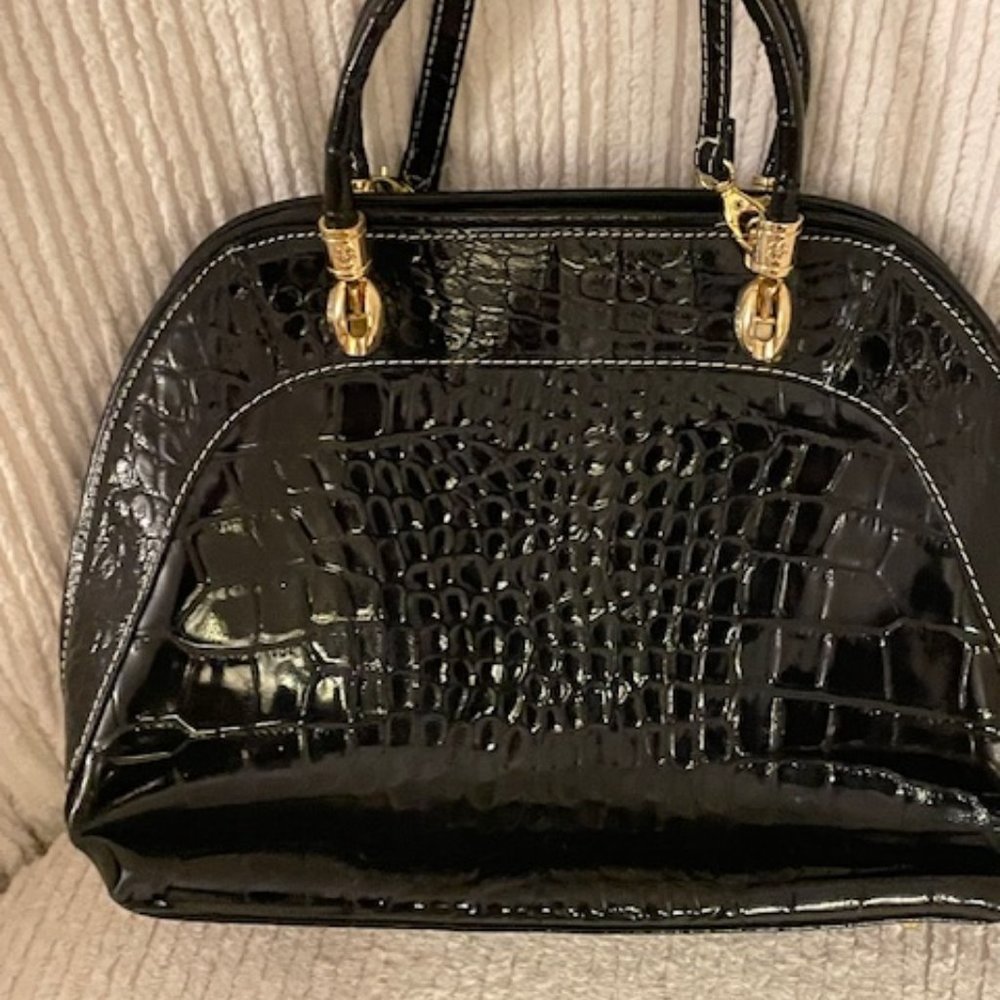 Velle Pelle black leather bag